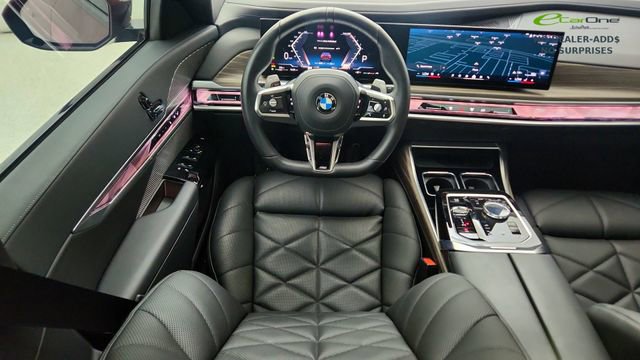 Used 2025 BMW 740i xDrive AWD/4WD image 37