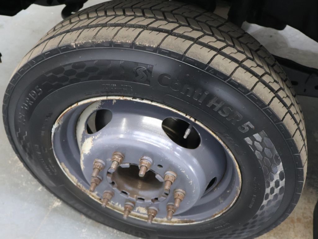 Used 2015 Ford F550 2WD Regular Cab Super Duty image 27