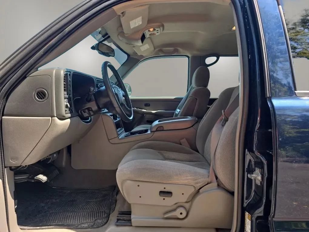 Used 2006 Chevrolet Avalanche Z71 w/ Preferred Equipment Group AWD/4WD image 16
