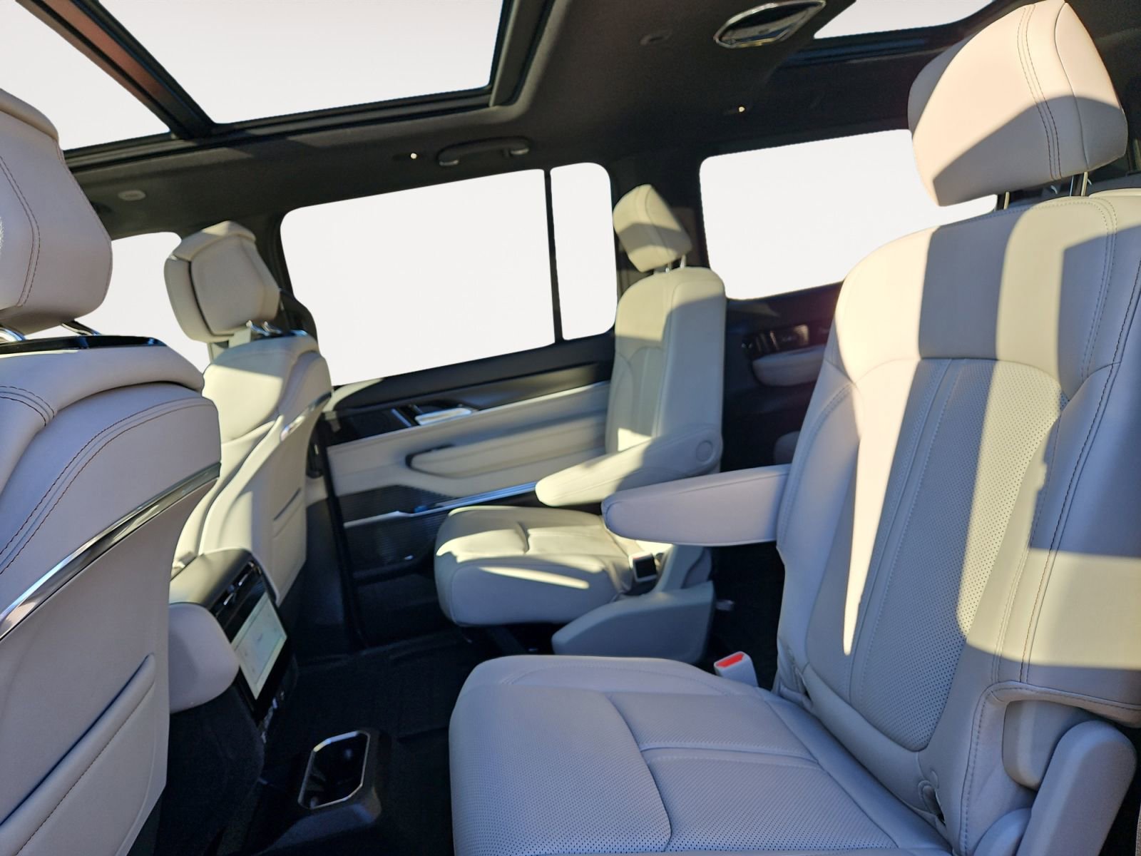 New 2026 Jeep Grand Wagoneer Summit image 13