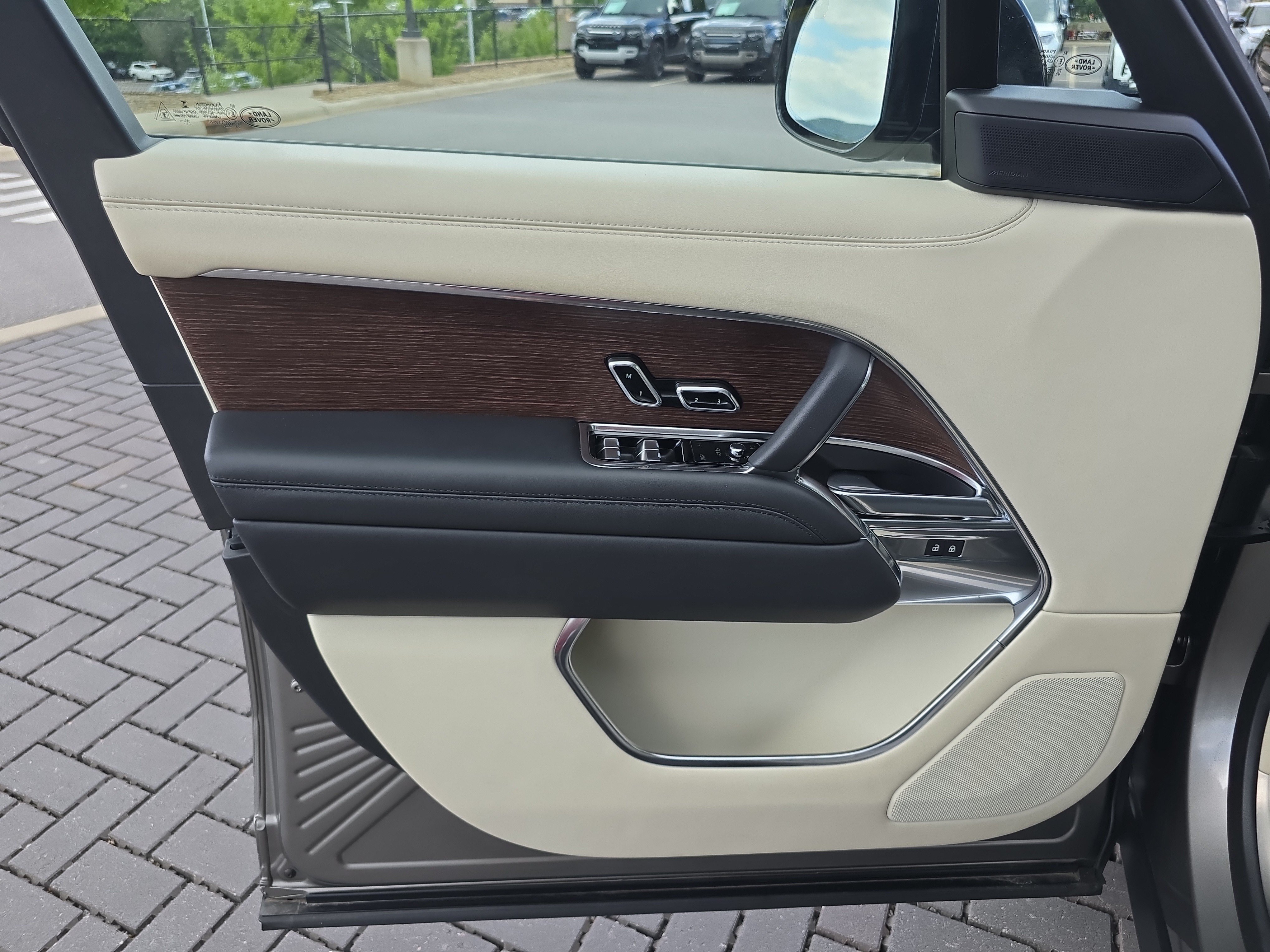 Certified 2023 Land Rover Range Rover Autobiography AWD/4WD image 17