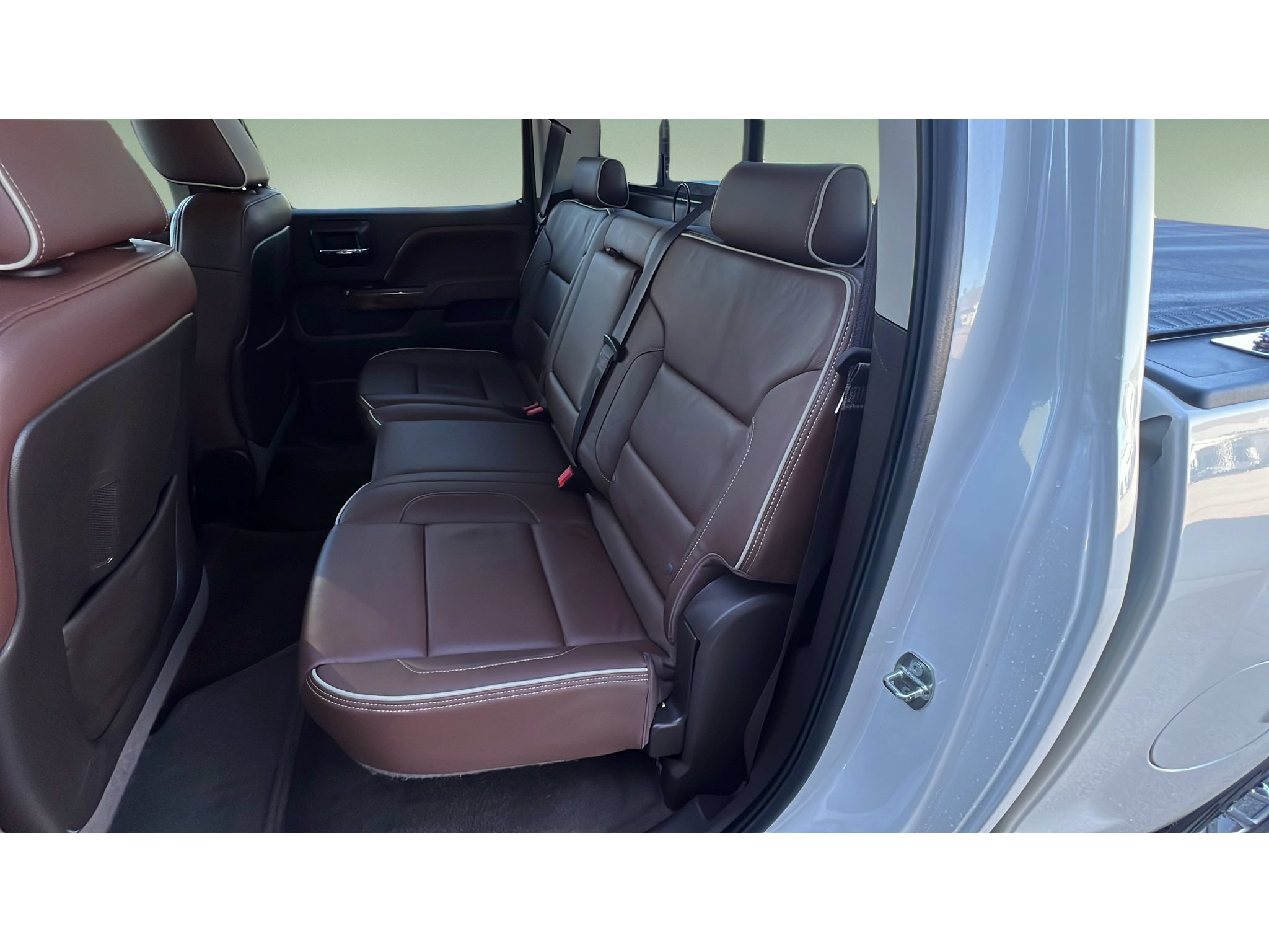 Used 2015 Chevrolet Silverado 1500 High Country w/ High Country Premium Package AWD/4WD image 28