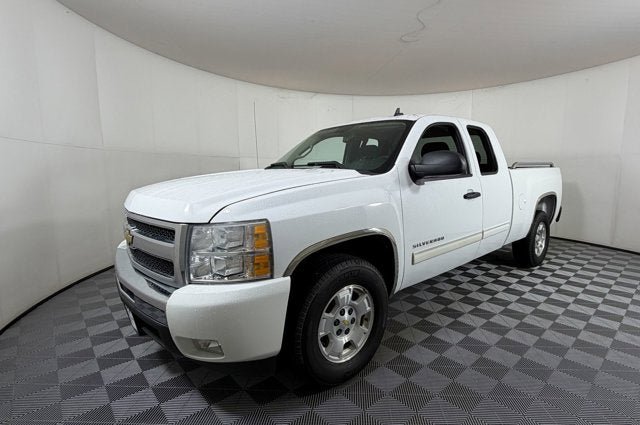 Used 2011 Chevrolet Silverado 1500 LT w/ All-Star Edition RWD image 2