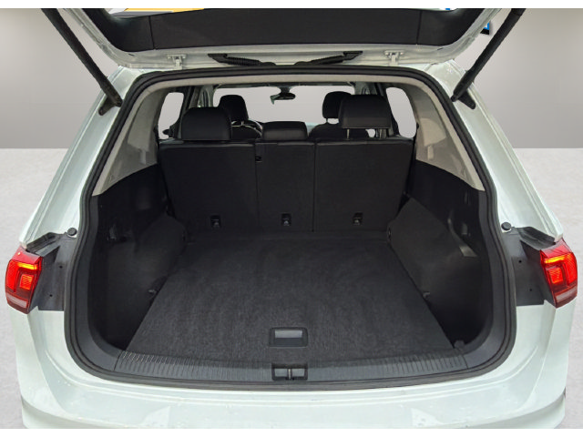 Used 2024 Volkswagen Tiguan SE AWD/4WD image 31