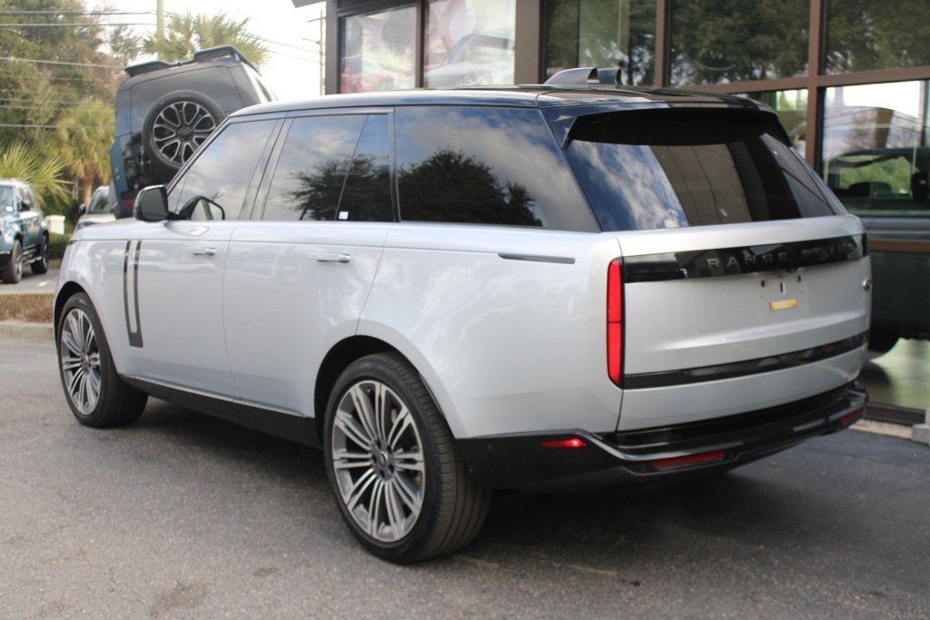 Used 2023 Land Rover Range Rover SE image 9