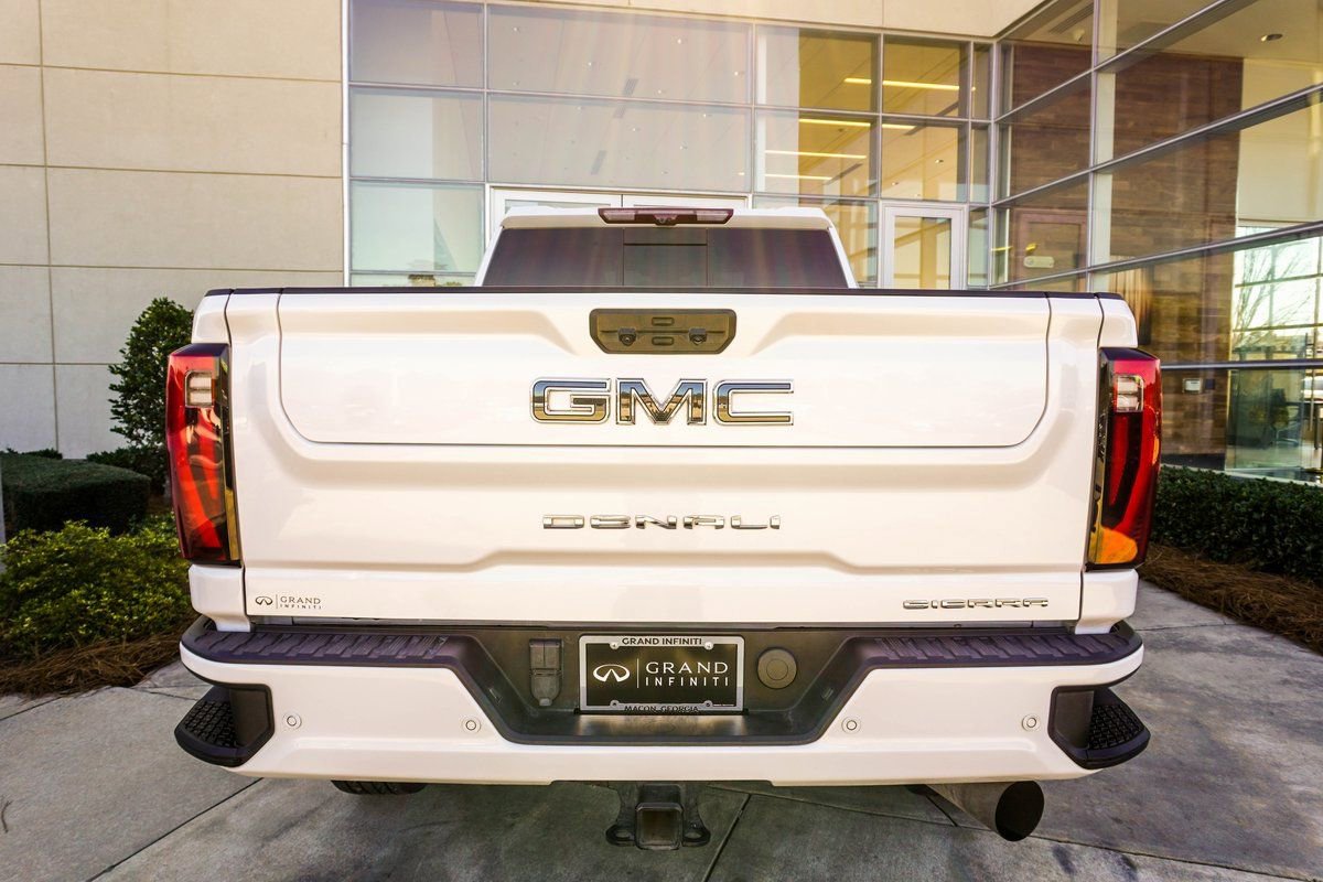 Used 2024 GMC Sierra 2500 Denali Ultimate image 11