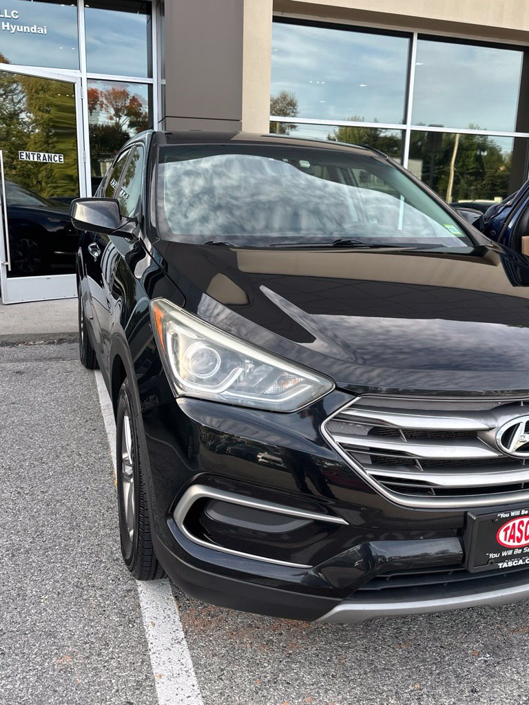 Used 2017 Hyundai Santa Fe Sport FWD image 2