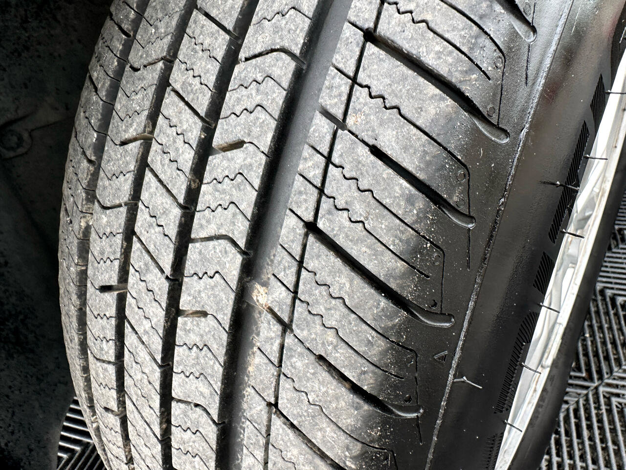 Used 2022 Chevrolet Trax LS w/ Tint and Cruise Package image 39