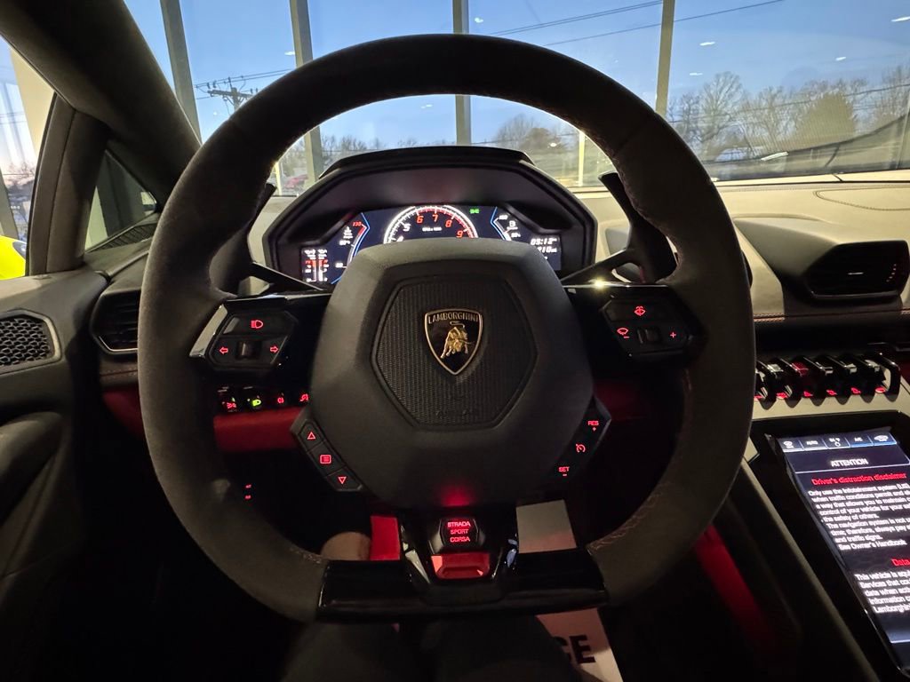 Used 2020 Lamborghini Huracan EVO image 32