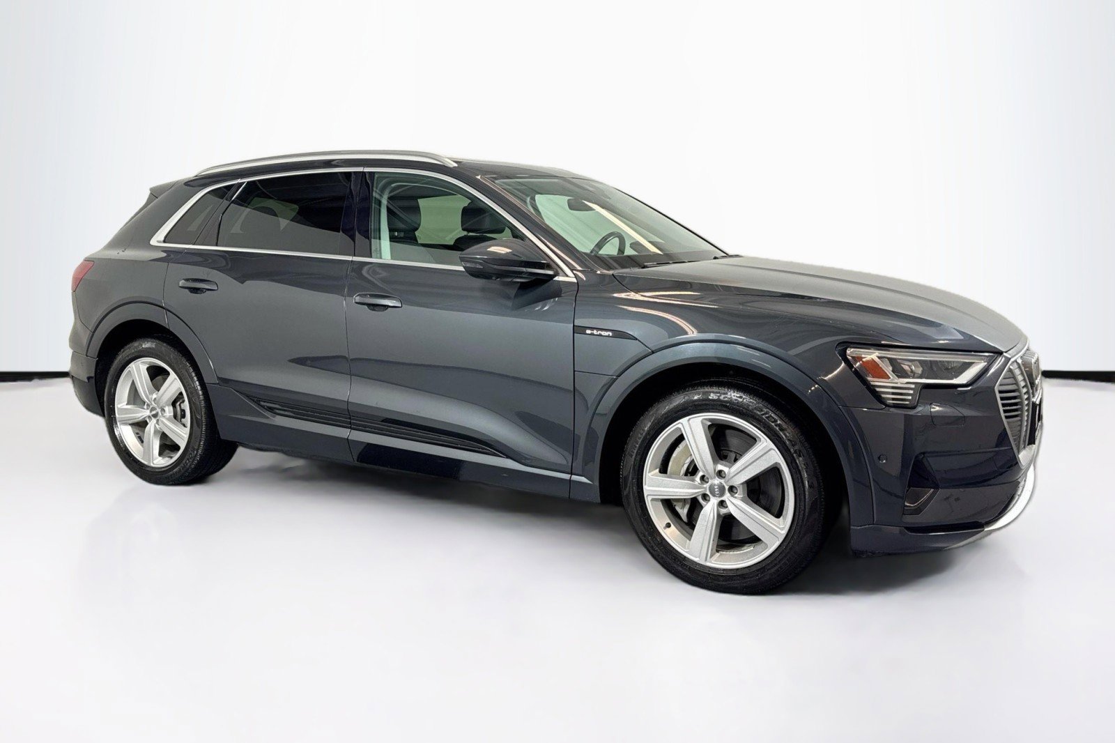 Used 2019 Audi e-tron Premium Plus w/ Cold Weather Package image 3