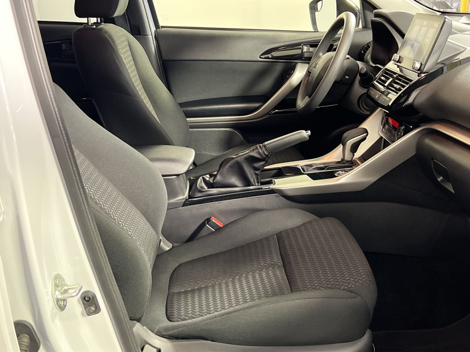 Used 2024 Mitsubishi Eclipse Cross AWD image 29