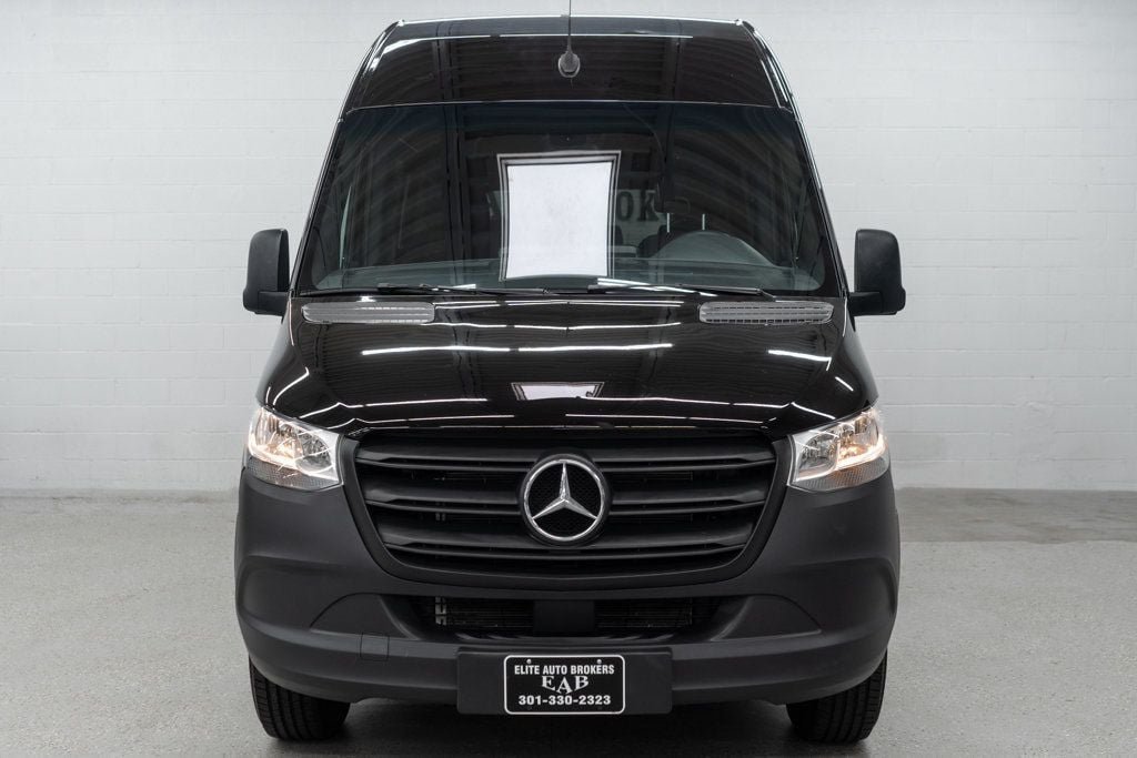 Used 2024 Mercedes-Benz Sprinter 2500 image 3