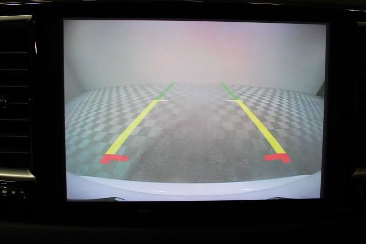 Used 2023 Chrysler Pacifica Touring-L image 4