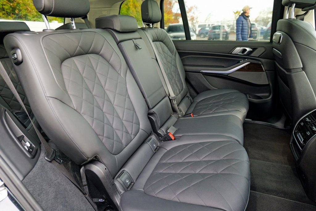 Used 2024 BMW X7 xDrive40i image 35