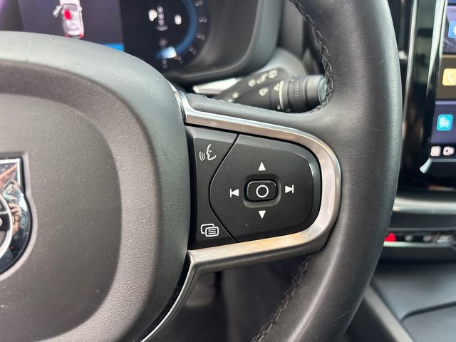 Used 2023 Volvo XC60 B5 Core image 24