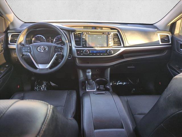 Used 2014 Toyota Highlander Limited w/ Driver Technology Package AWD/4WD image 19