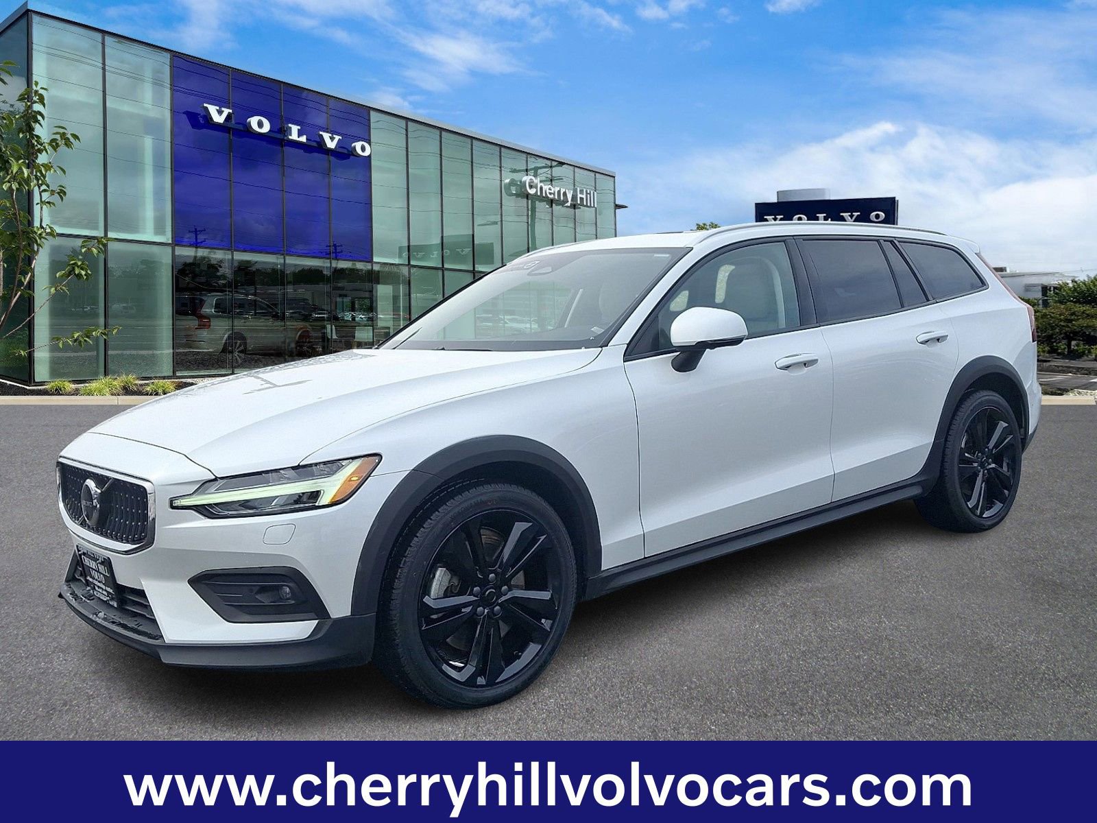 Certified 2023 Volvo V60 B5 Cross Country Plus w/ Climate Package image 3