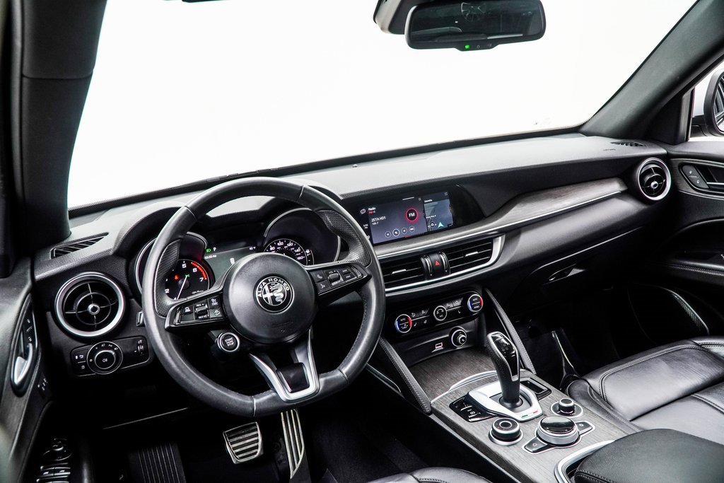 Used 2023 Alfa Romeo Stelvio Ti image 5