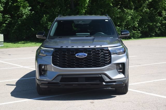 Used 2025 Ford Explorer ST-Line w/ ST-Line Street Pack AWD/4WD image 21