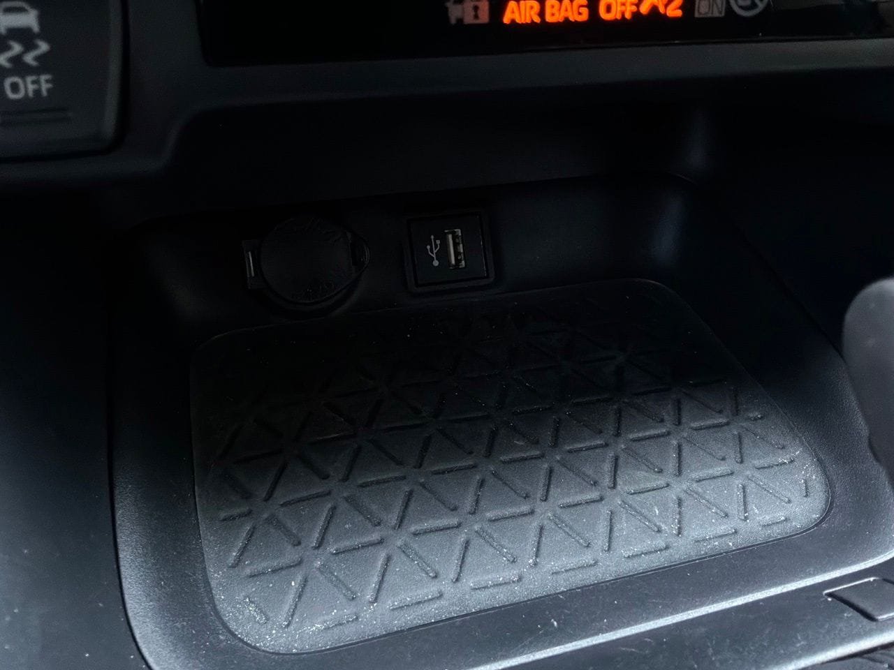 Used 2025 Toyota RAV4 XLE Premium FWD image 30