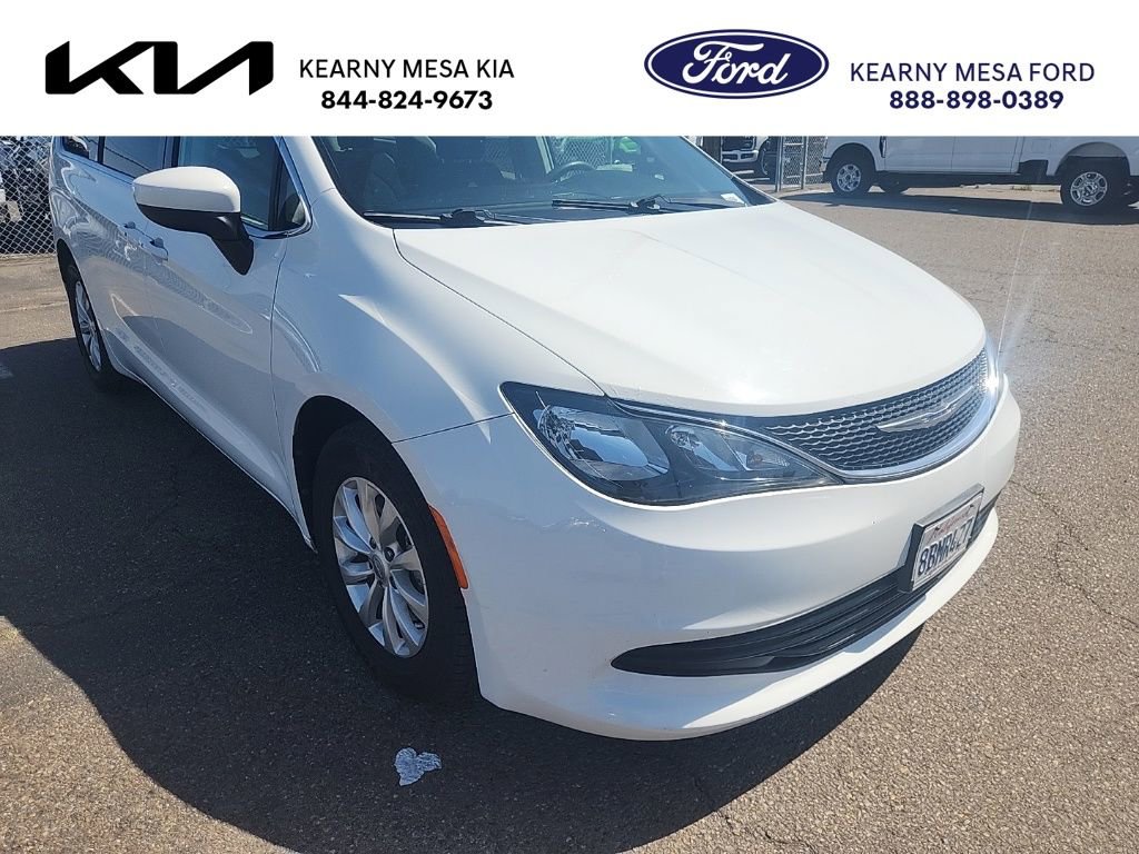 Used 2017 Chrysler Pacifica Touring w/ Tire & Wheel Group image 1