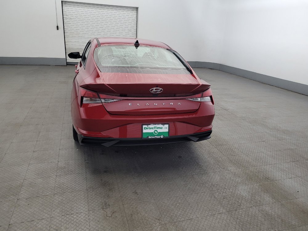 Used 2023 Hyundai Elantra SEL w/ Preferred Accessory Package FWD image 6