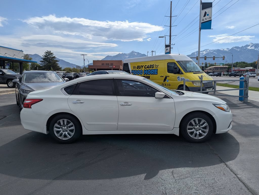 Used 2017 Nissan Altima 2.5 S w/ Power Driver Seat Package FWD image 2