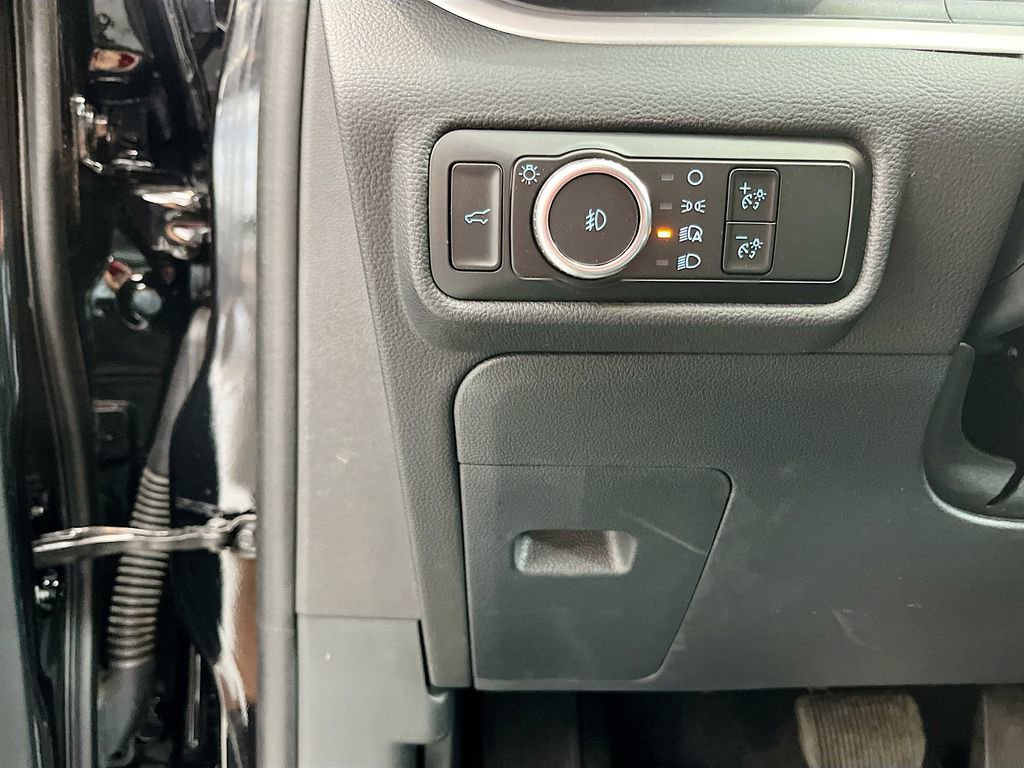 Used 2024 Ford Explorer XLT w/ Equipment Group 202A image 10