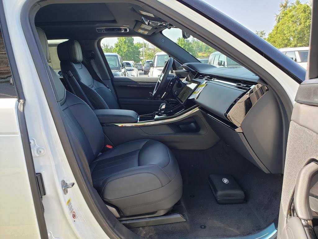 New 2025 Land Rover Range Rover Sport Dynamic SE image 17