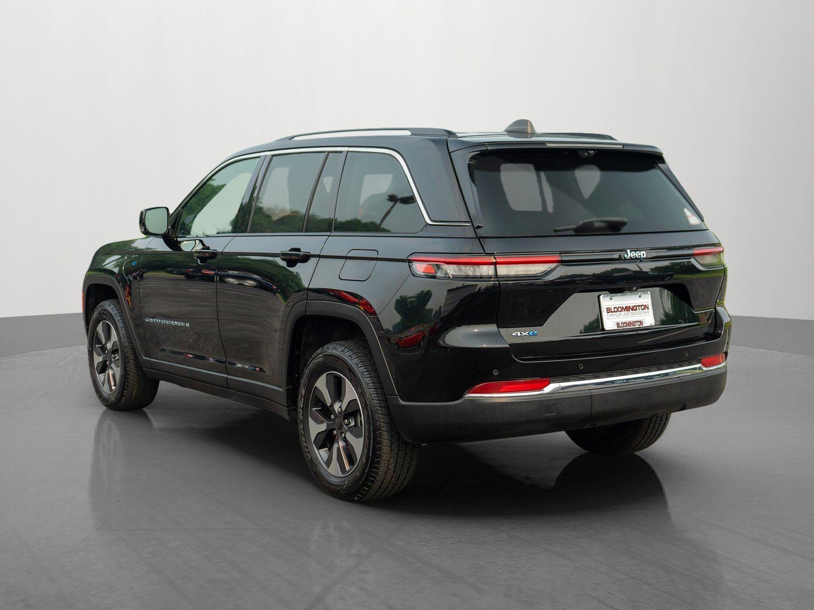 Used 2022 Jeep Grand Cherokee Limited 4xe w/ Luxury Tech Group II AWD/4WD image 5