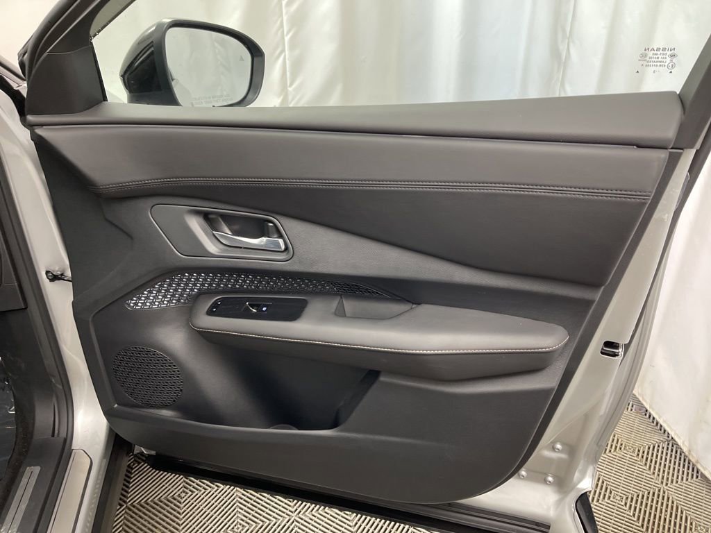 Used 2023 Nissan Ariya AWD image 29