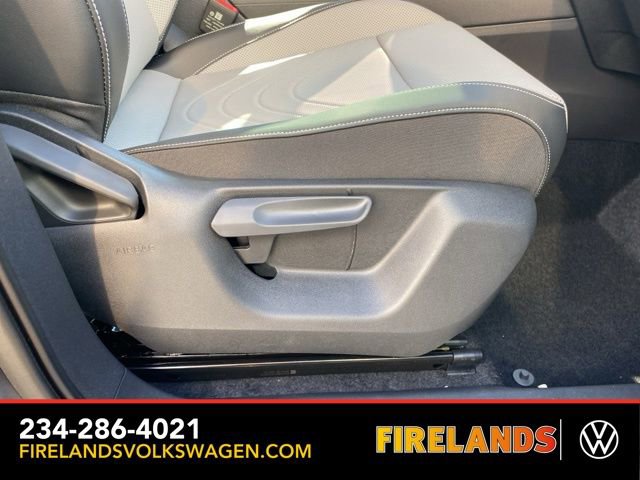 New 2025 Volkswagen Tiguan SE image 47