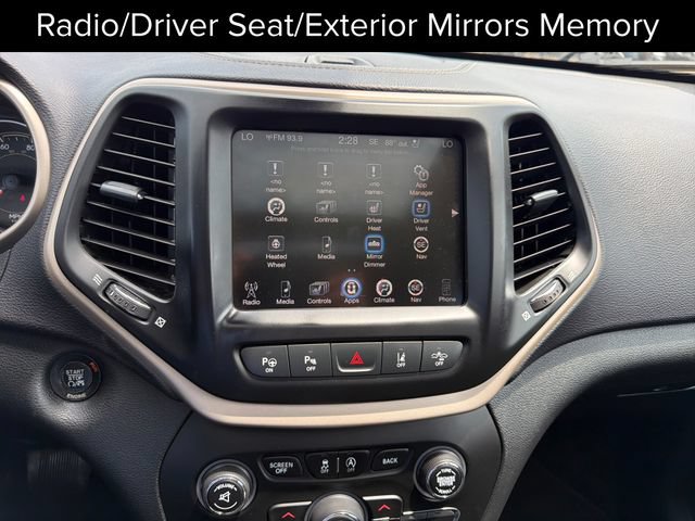 Used 2015 Jeep Cherokee Limited w/ Luxury Group AWD/4WD image 21