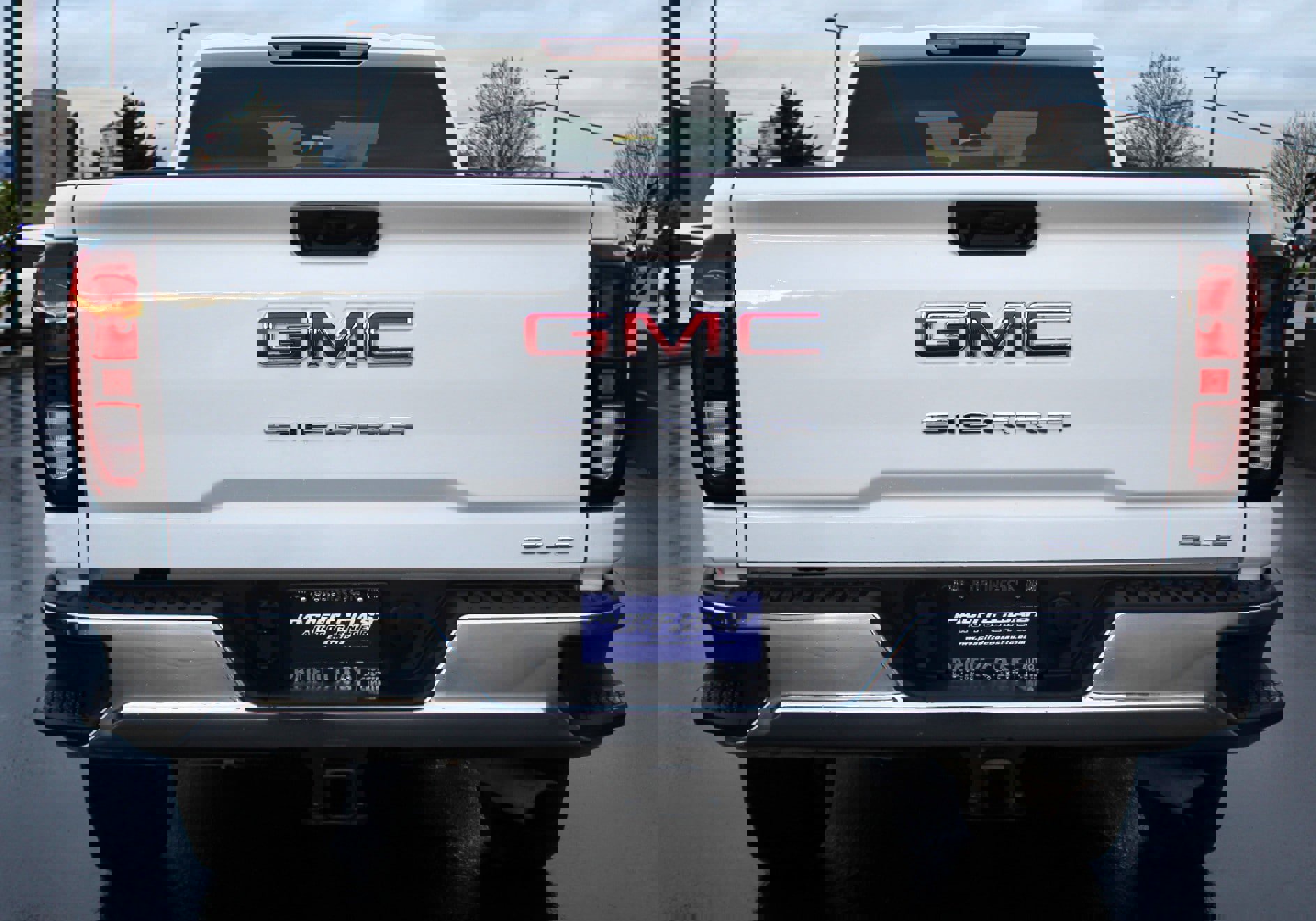 Used 2025 GMC Sierra 3500 SLE w/ SLE Value Package image 4