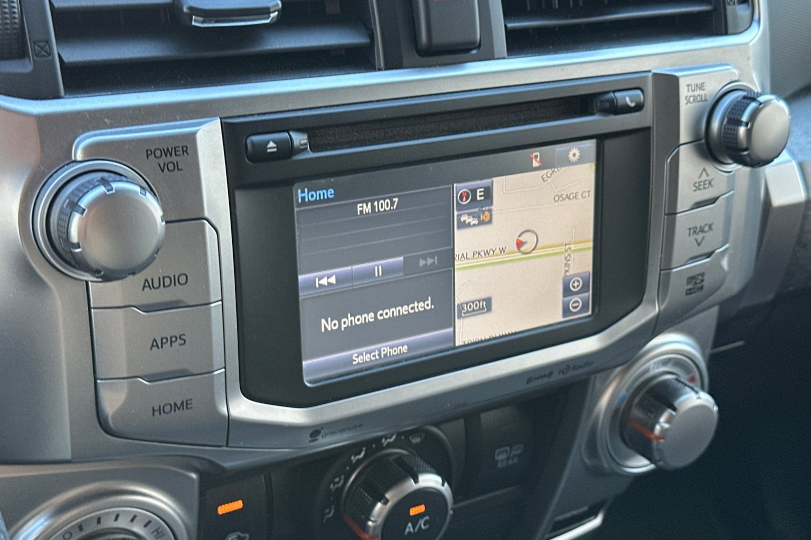 Used 2018 Toyota 4Runner SR5 AWD/4WD image 27