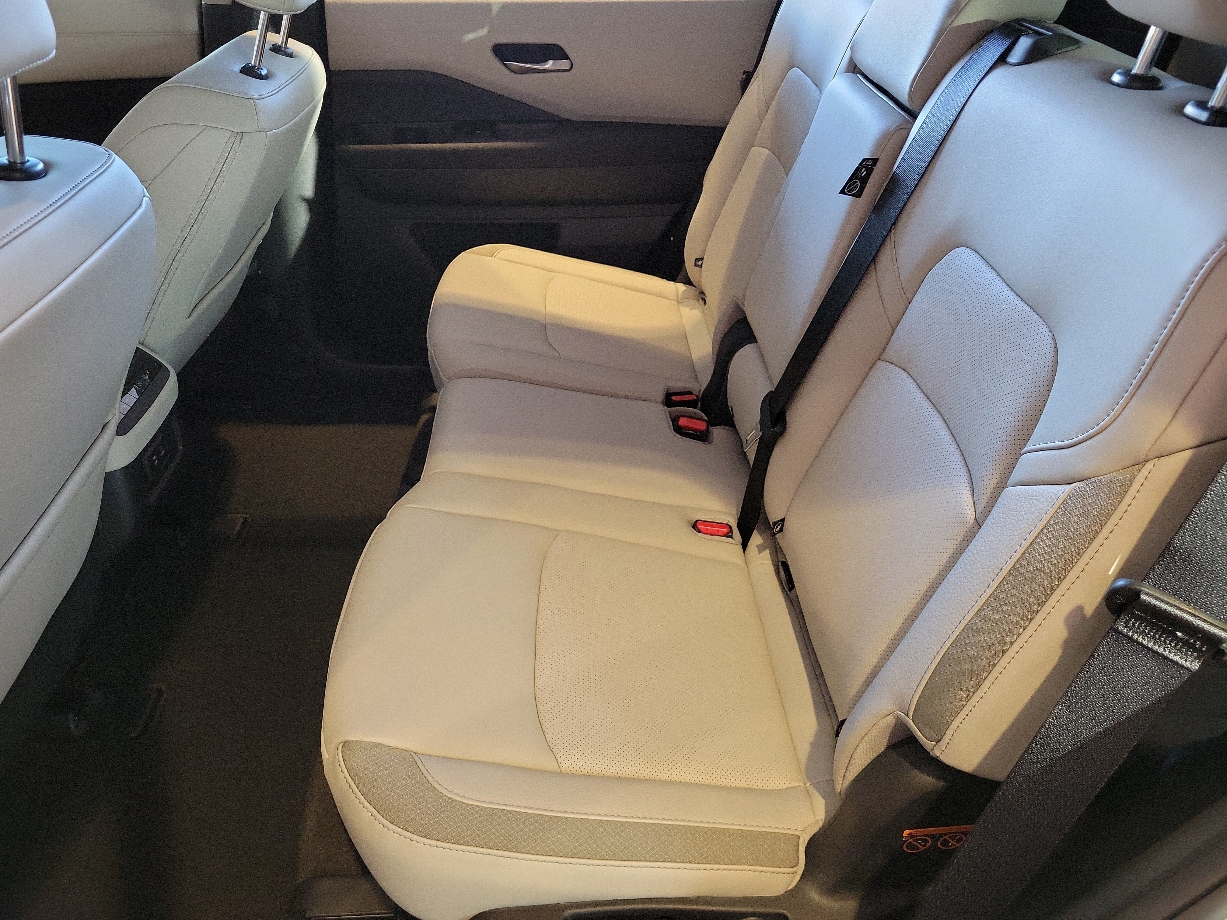 New 2026 Nissan Pathfinder SL FWD image 12