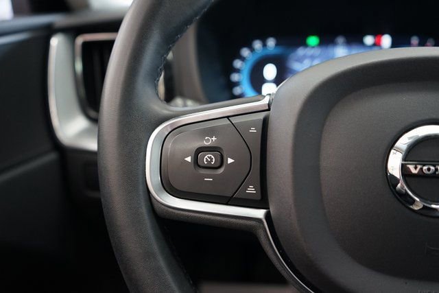 Used 2023 Volvo XC60 B5 Core image 34