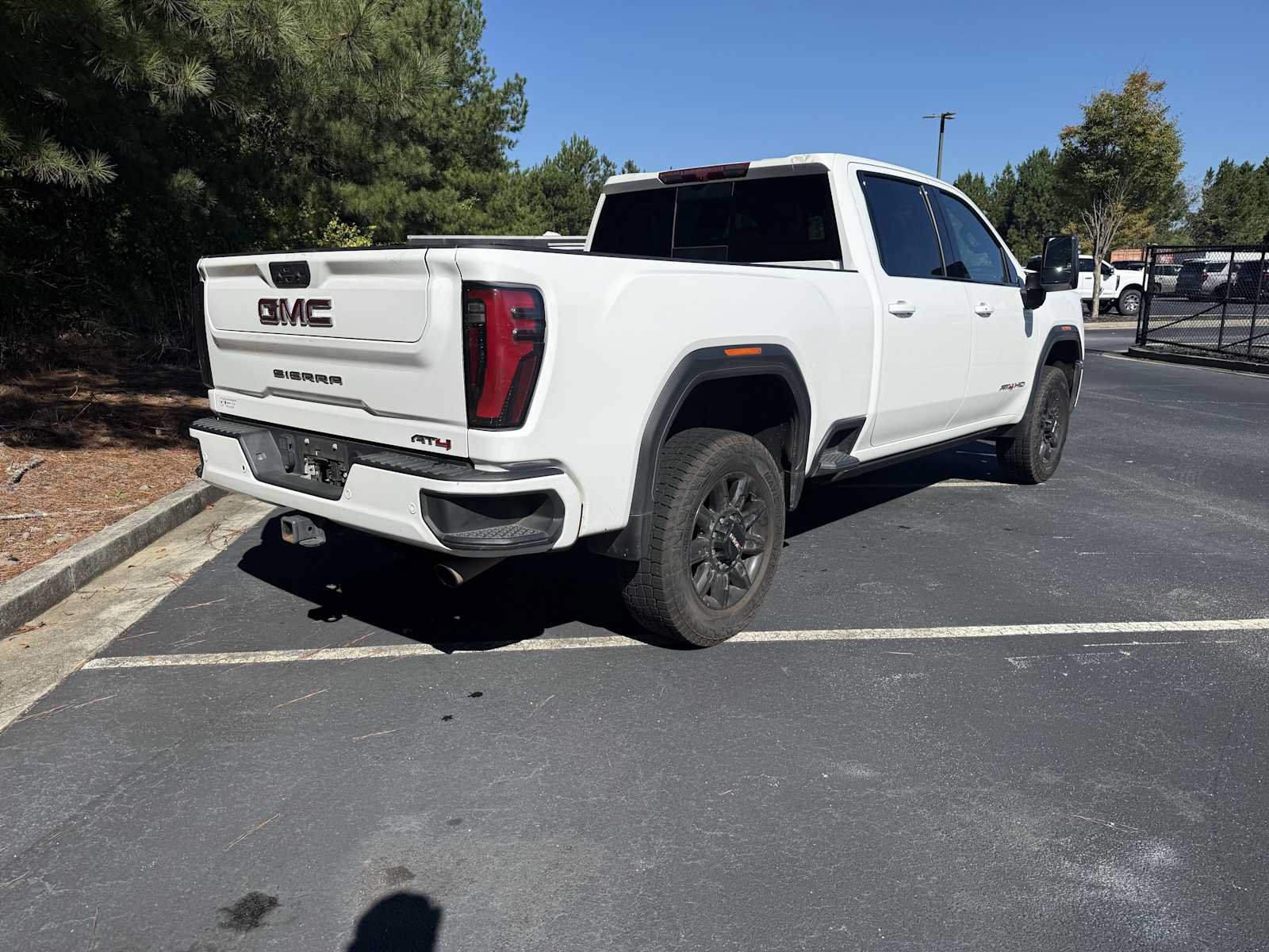 Used 2024 GMC Sierra 2500 AT4 w/ AT4 Preferred Package AWD/4WD image 5