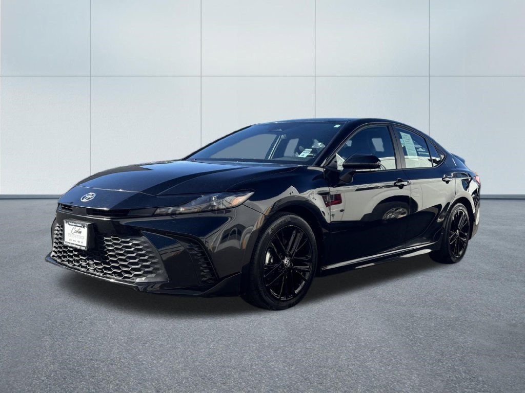 Used 2025 Toyota Camry SE FWD image 3