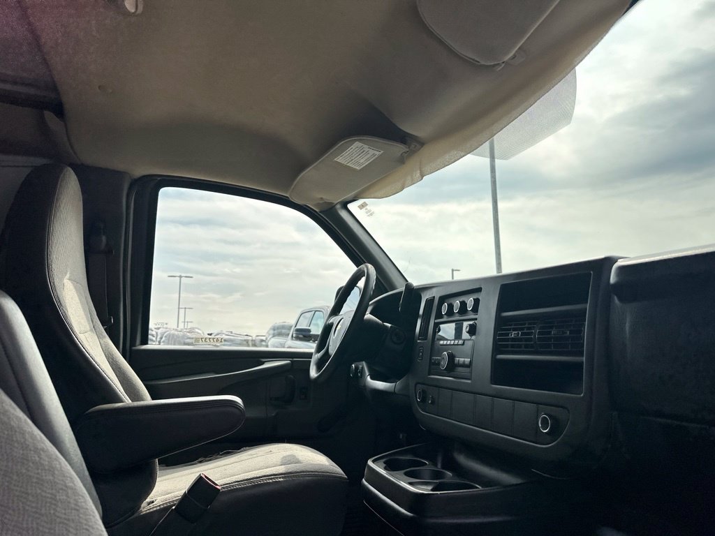 Used 2011 Chevrolet Express 3500 RWD image 18