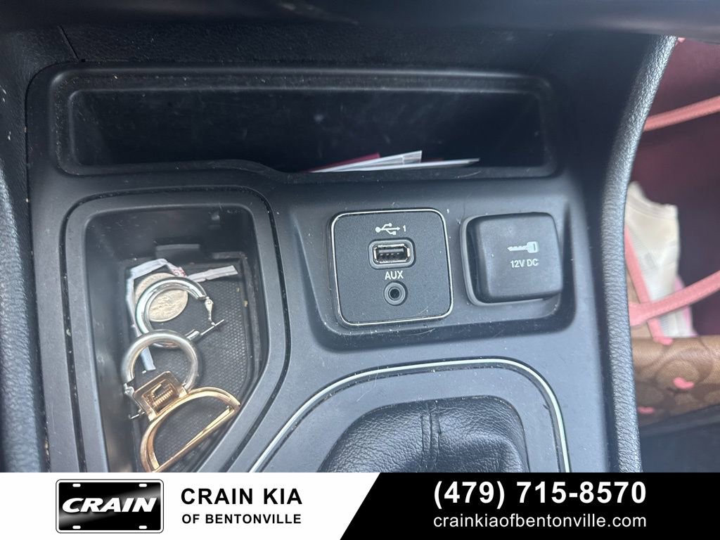 Used 2019 Jeep Cherokee Latitude w/ Popular Appearance Group FWD image 25