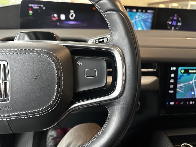 Certified 2025 Lincoln Navigator Reserve AWD/4WD image 28