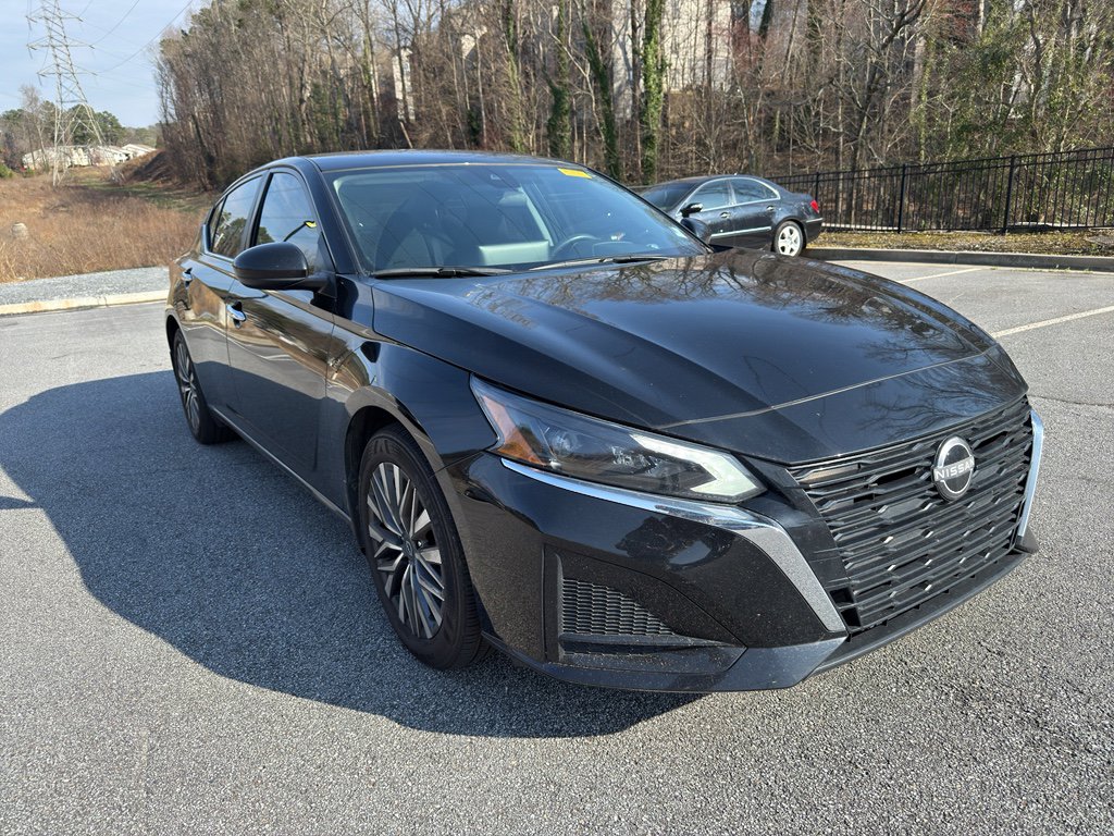 Used 2024 Nissan Altima 2.5 SV w/ SV Premium Package image 3