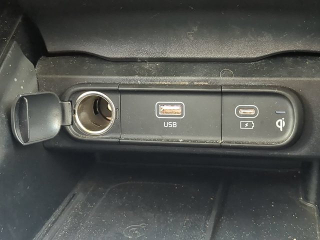 Used 2025 Kia Telluride S AWD/4WD image 28