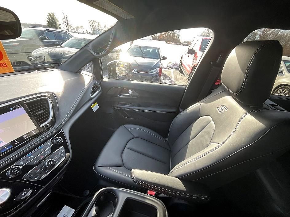 New 2026 Chrysler Pacifica Select image 30