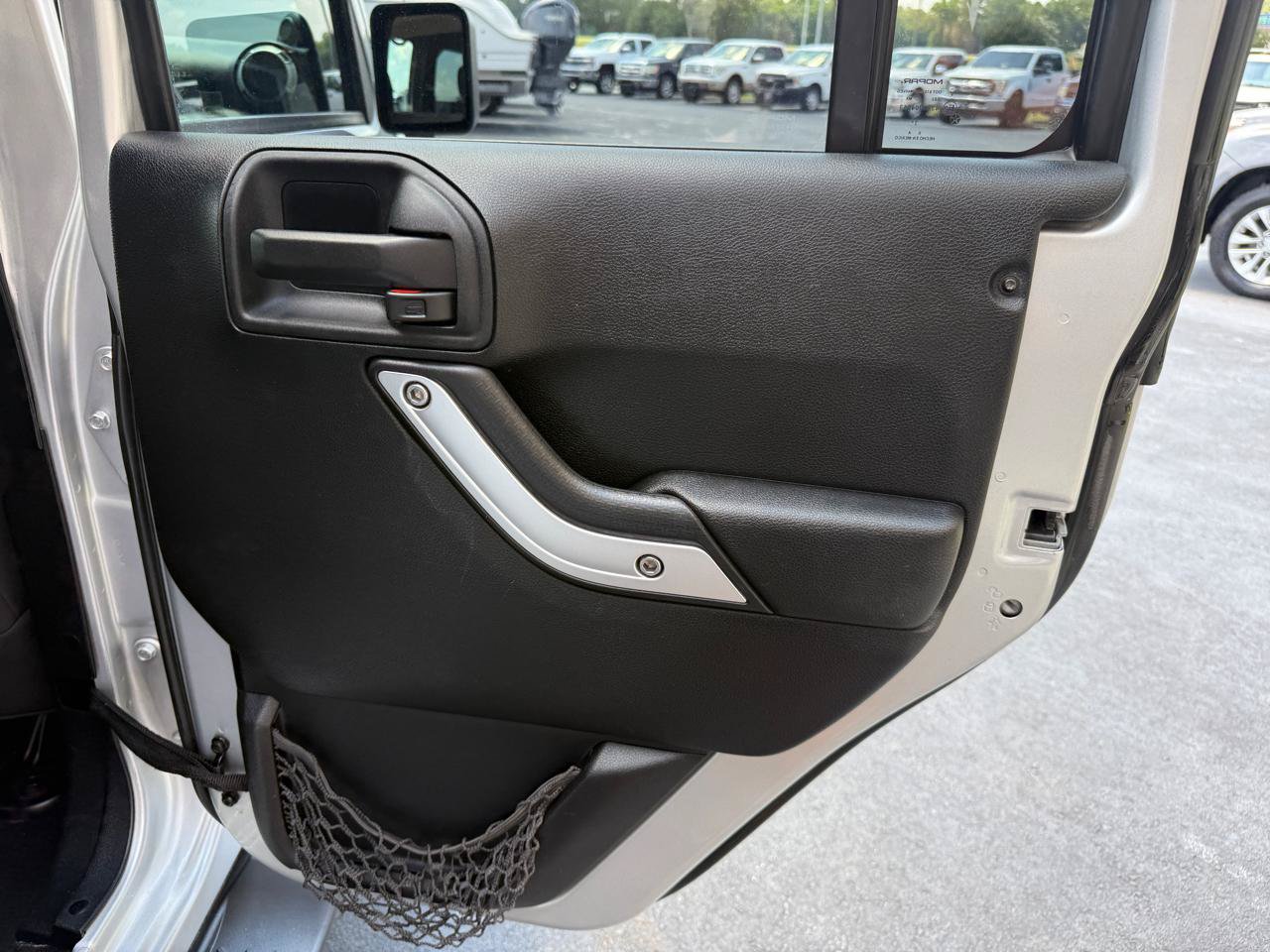 Used 2012 Jeep Wrangler Unlimited Sahara w/ Connectivity Group AWD/4WD image 16