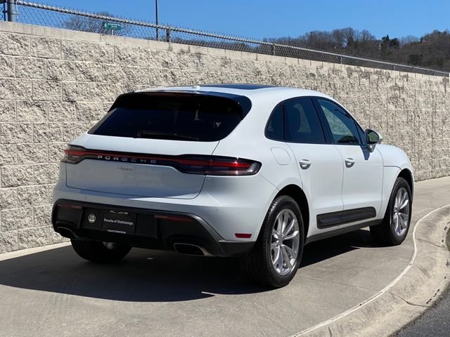 Certified 2025 Porsche Macan AWD/4WD image 7
