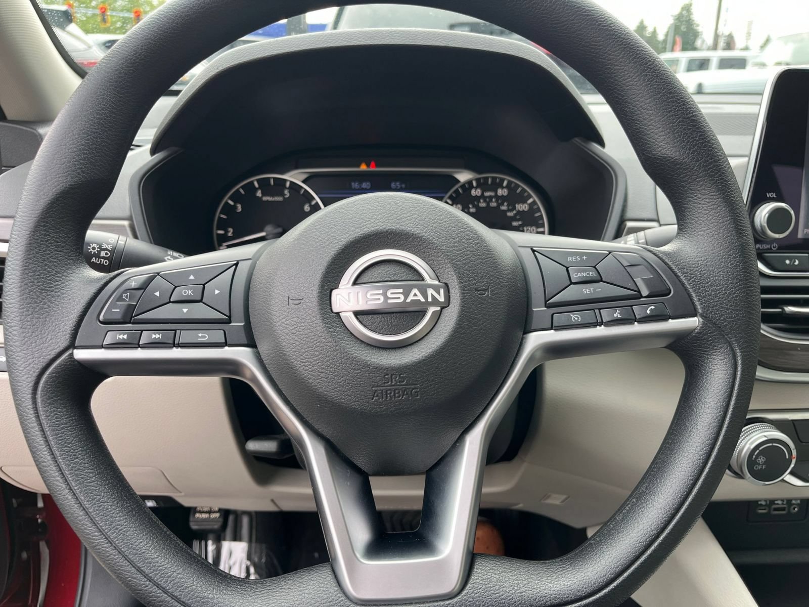 Used 2025 Nissan Altima 2.5 SV FWD image 24