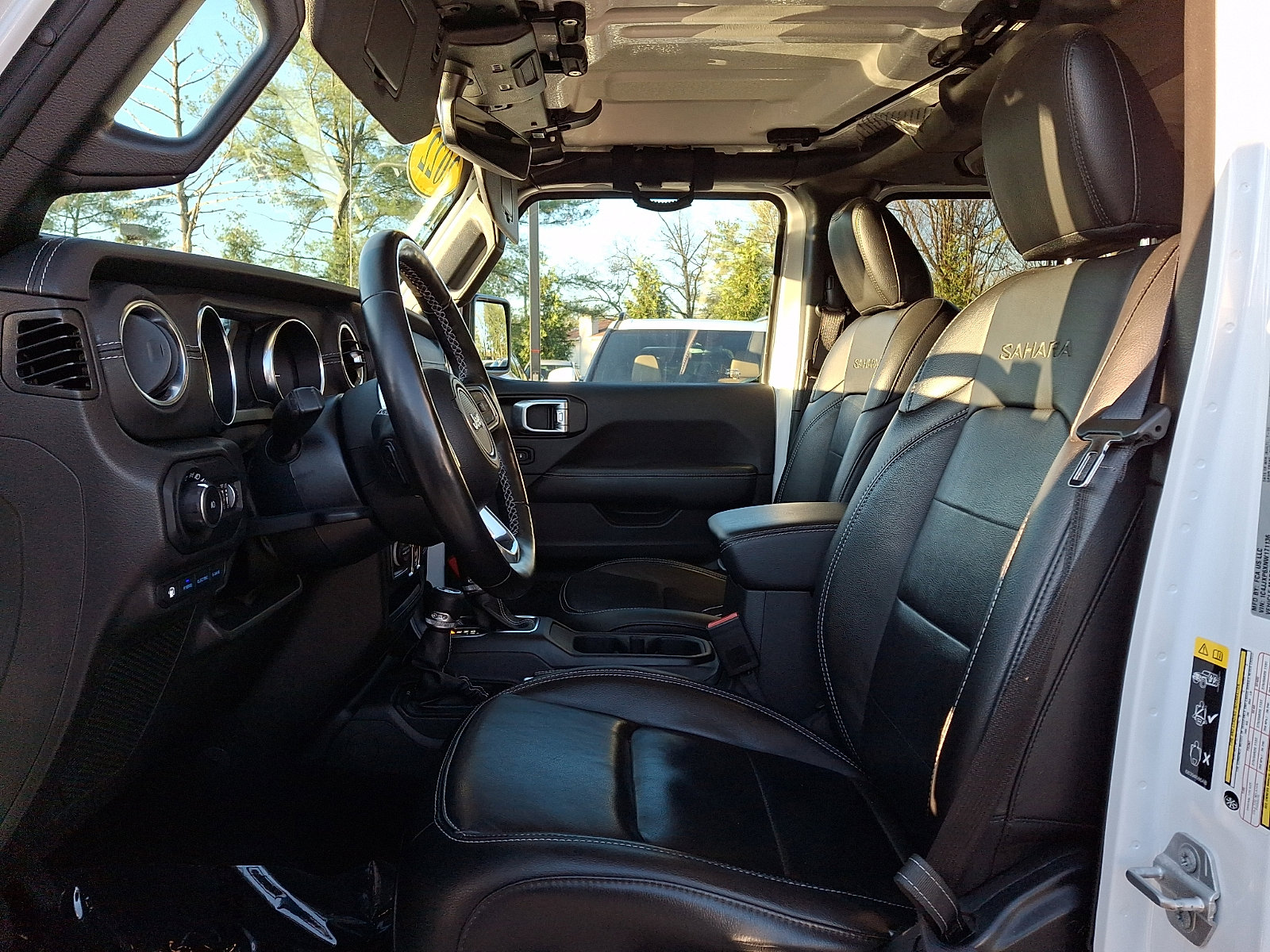 Used 2022 Jeep Wrangler Unlimited Sahara w/ Cold Weather Group image 15