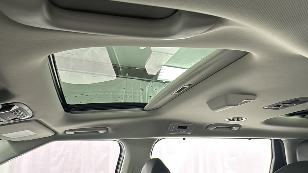 New 2026 Kia Carnival SX w/ SX Dark Edition Package FWD image 37